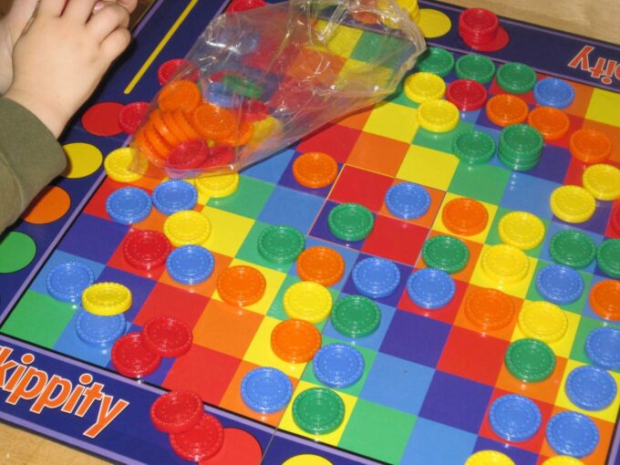 5 formas de reutilizar juegos de mesa para niños pequeños y preescolares 5 formas de reutilizar juegos de mesa para niños pequeños y preescolares