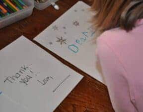 Los niños pueden escribir cartas de agradecimiento.