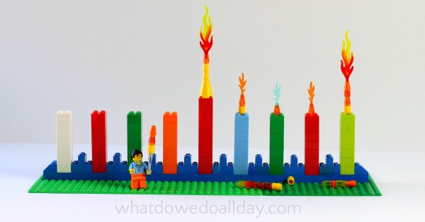 LEGO Menorah: Experimenta un Hanukkah creativo y sin llamas