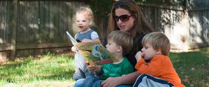 Club de lectura de mamá y yo para niños en edad preescolar