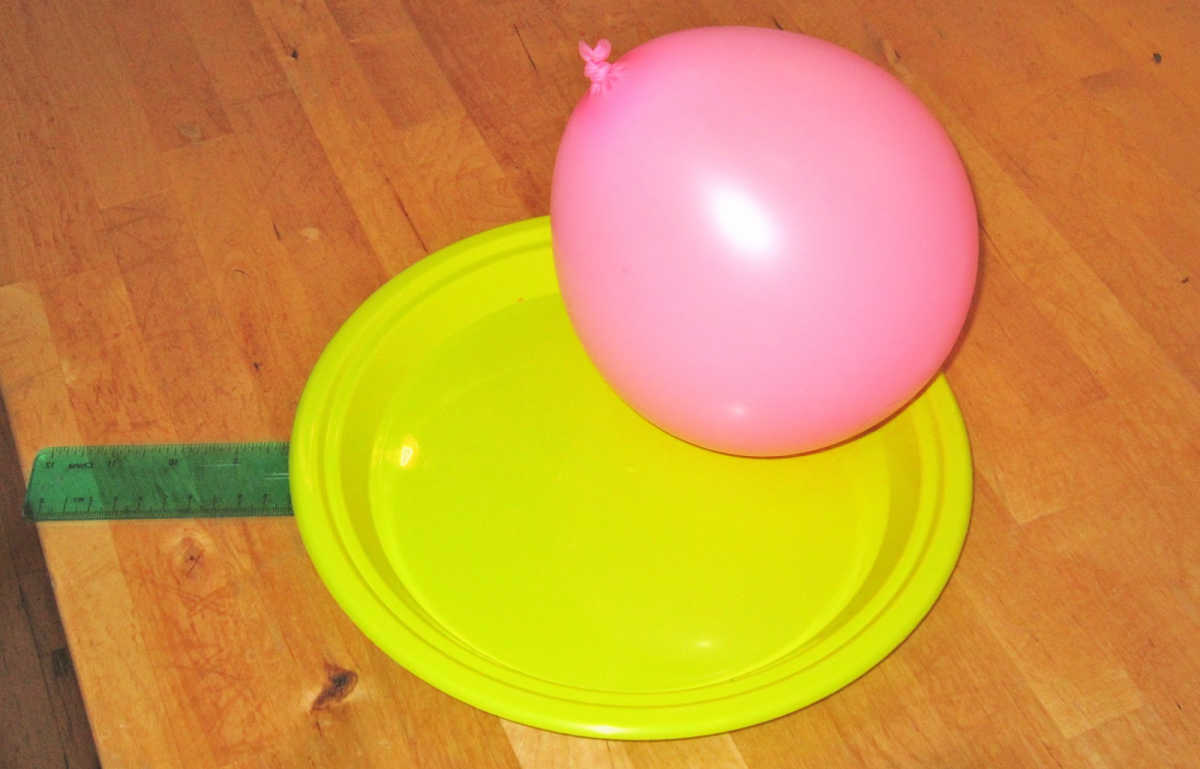 Juego de pelota con globos de interior para quemar energía.